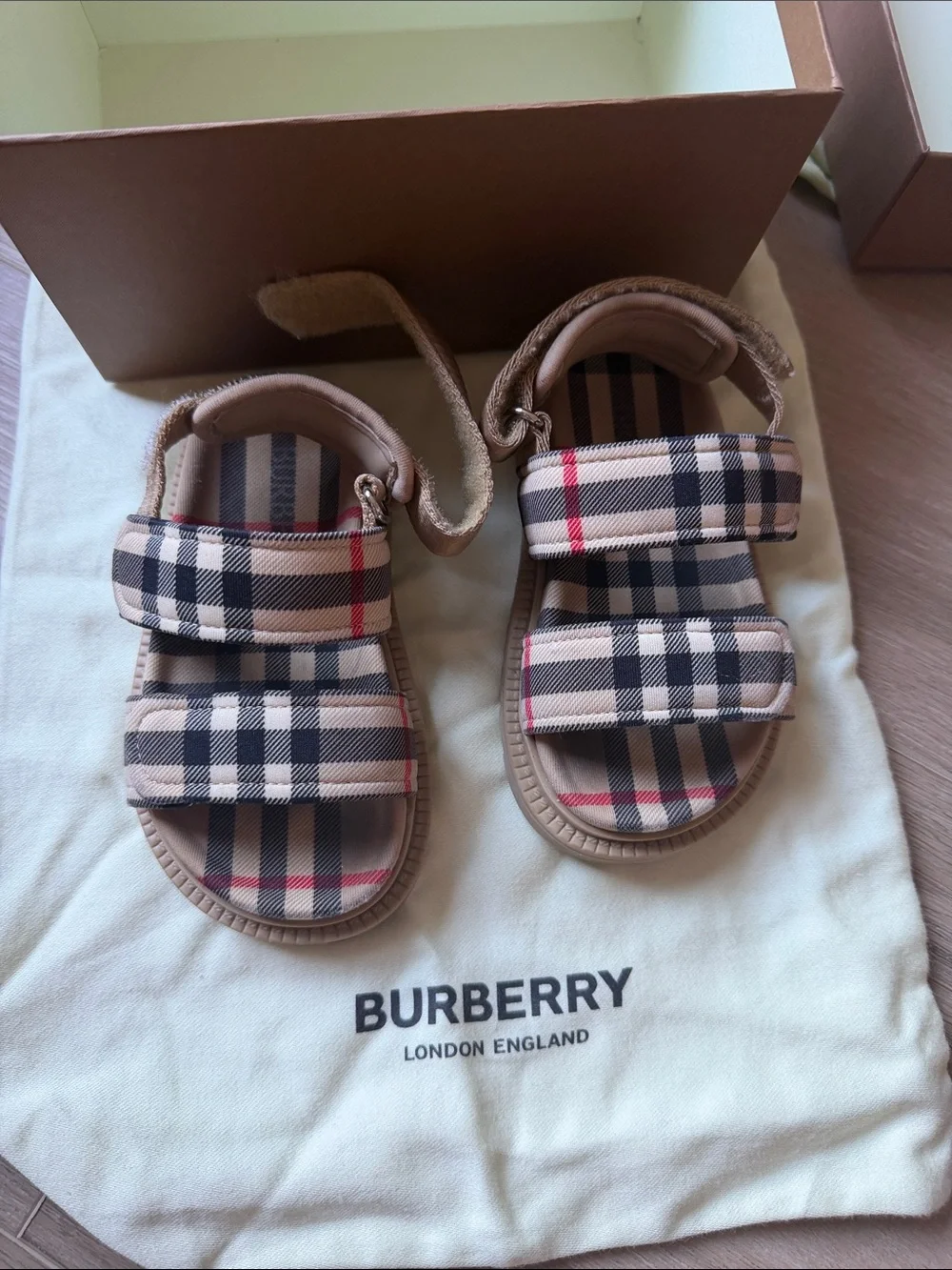 Burberry Kids Check Sandals – EU 24 – With Box & Dust Bag